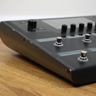 Line 6 Helix Floor Multi-Effects Guitar Processor image 4
