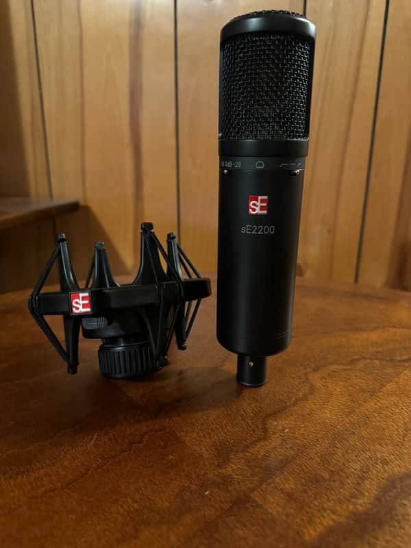 sE Electronics sE2200 Large Diaphragm Cardioid Condenser Microphone
