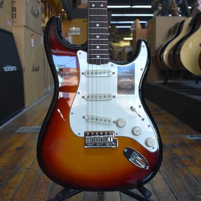 Fender Vintera III Late '60s Stratocaster 3-Color Sunburst w/Padded Gig Bag image 1