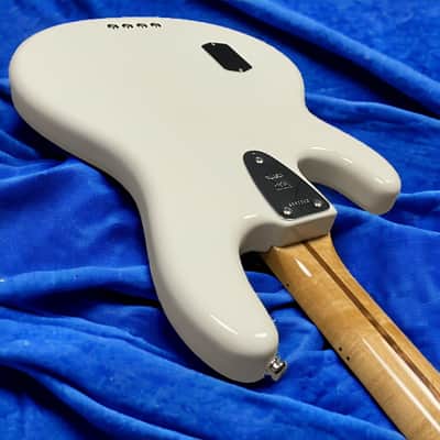 Ernie Ball Music Man StingRay 4 "70's Retro", Gloss White / Maple image 15