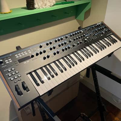 Novation Summit 61-Key 16-Voice Synthesizer image 1