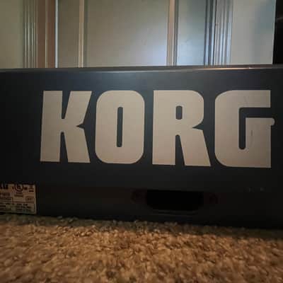 Korg PA800 2006-2011 - Blue and Silver