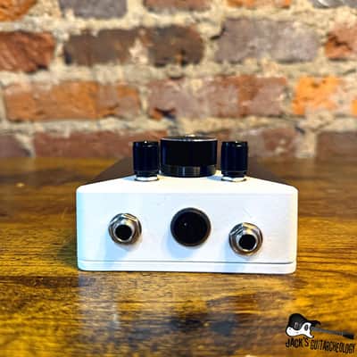 Chimera Mechanical Black Wall Octave Fuzz Pedal (*NEW* - Navy Sparkle/White) image 5