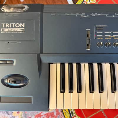 Korg Triton Extreme 76-Key 120-Voice Polyphonic Workstation 2005 - 2009 - Black image 4