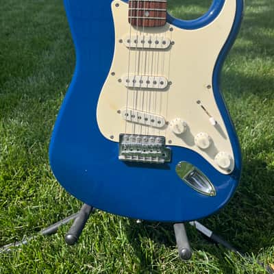 Squier stratocaster 2000 - Electric Blue image 2