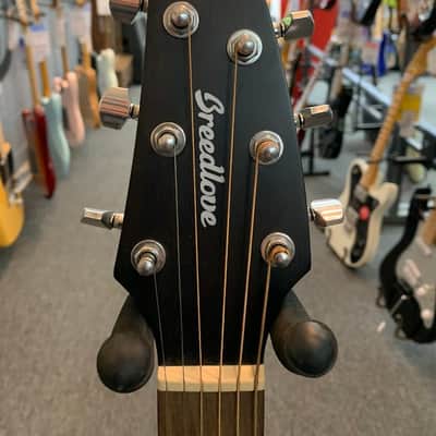 Breedlove Discovery S Concert Sitka-African Mahogany image 4