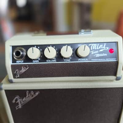 Fender Tone Master Mini pocket lunchbox guitar amp image 2