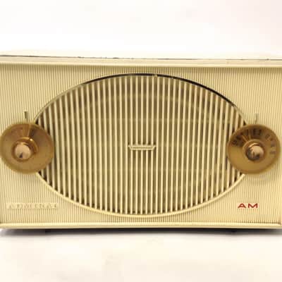 1950's Admiral 5R5 Y3021A Tube Radio - 1950's Admiral 5R5 Y3021A Tube Radio image 4