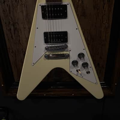 Gibson '70s Flying V 2023  - Classic White - OHSC image 2
