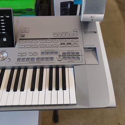 Yamaha Tyros 5 Bundle image 4