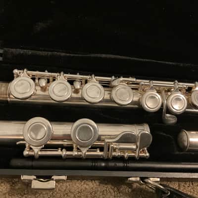 Gemeinhardt Closed Hole Flute w/All New Pads, Clean image 2