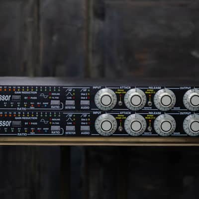 Empirical Labs EL8-X Distressor with British Mode and Image Link