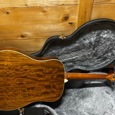 Taylor DN4 Acoustic Electric Guitar w Case image 11