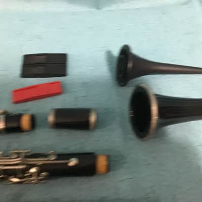 Henkin Clarinet with Mouthpiece, Stand, and Case image 4