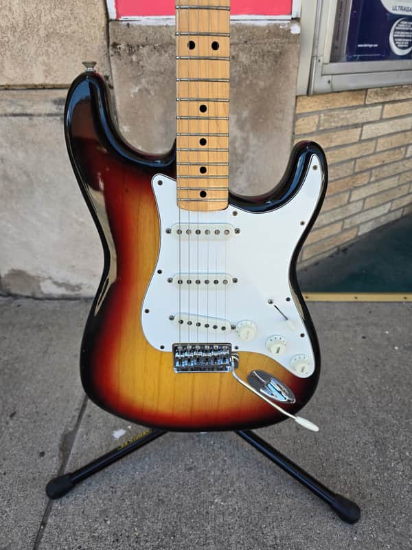 Fender Stratocaster 1975 - Tobacco Sunburst - Very Good