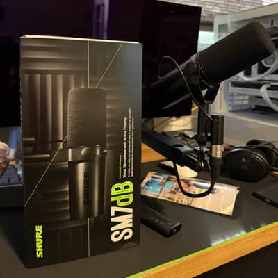 Shure SM7dB Cardioid Dynamic Microphone with Built-In Preamp 2023 - Present - Black image 1