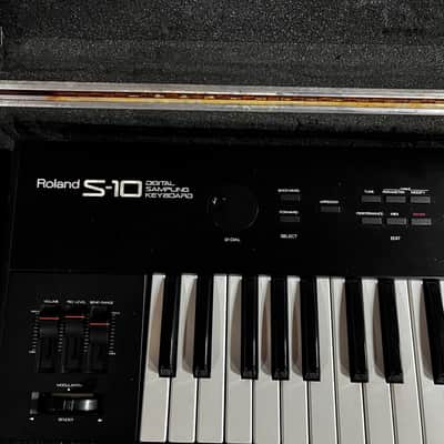 Roland S-10 1984 - Black