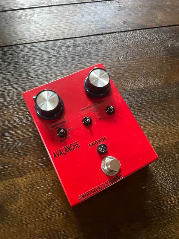 Mountainking Electronics Avalanche bass fuzz image 1
