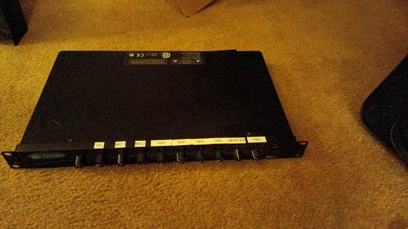 Crown 28M Commercial Audio Mixer 1U - Black image 1
