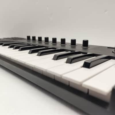 Native Instruments Komplete Kontrol M32 2019 - Black image 4