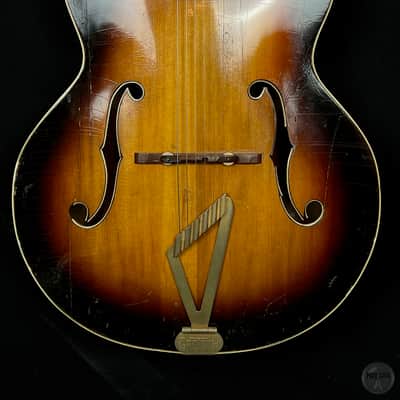 Gretsch Synchromatic model 6037 from 1952 in sunburst finish with case image 3