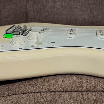 Fender Vintera III Late '60s Stratocaster w/Fender Deluxe bag and Case Candy - 2026 Model in Olympic White image 15