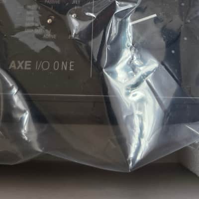 IK Multimedia Axe I/O One USB-C Audio Interface 2023 - Present - Black image 3