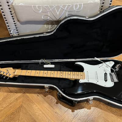 Fender American Standard Stratocaster with Maple Fretboard, Tremolo, 1995 - Black image 10
