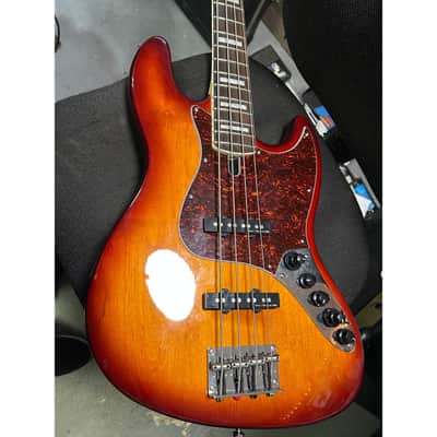 Marcus Miller V7 2023 - Sunburst image 1