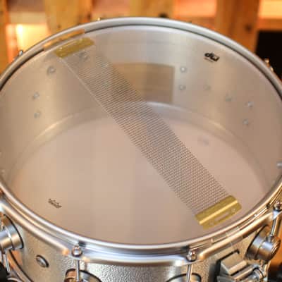 DW 6.5x14 Collector's 3mm Wrinkle Coat Aluminum Snare Drum w/ Satin Chrome Hardware image 5