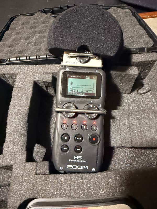 Zoom H5 Handy Recorder w Case image 1