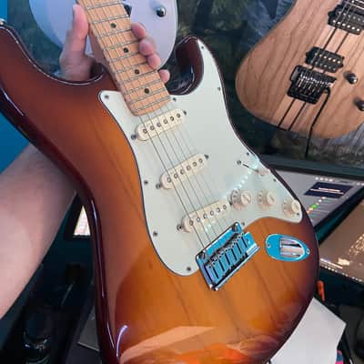 Fender American Deluxe 2015 Honey burst image 3