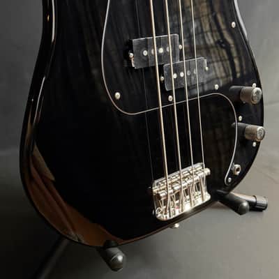 Squier Classic Vibe 70's Precision Bass 4-String Bass Guitar Gloss Black Finish (760) image 6