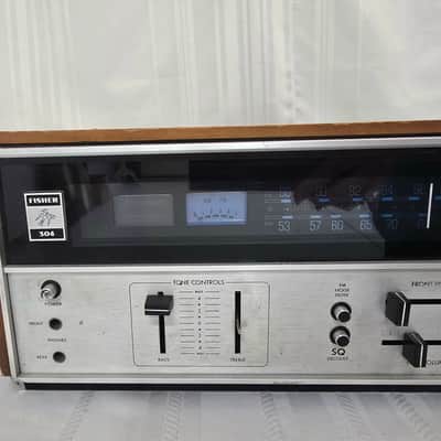 Fisher 304 2/4 Channel Stereo Receiver 1972 - Silver & Wood image 7