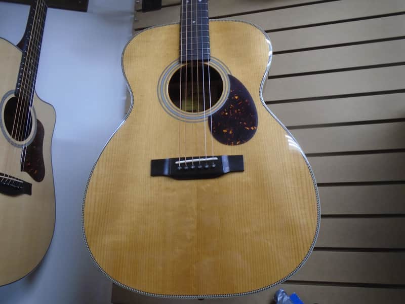 Eastman E20OM-TC w/hard case -store demo image 1