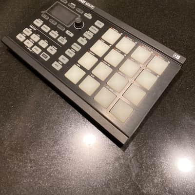 Native Instruments Maschine Mikro MkI Groove Production Studio image 1