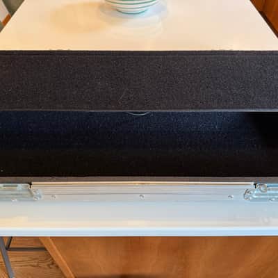 Custom Pedalboards UK Medium Flight Case Pedalboard 2018 - Black/Grey image 2