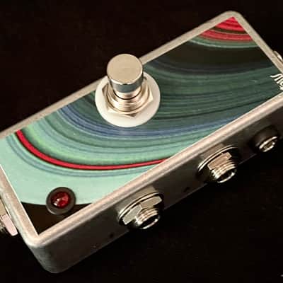 Saturnworks True Bypass Looper Single Loop Pedal with LED, Horizontal Orientation, and Neutrik Jacks - Handcrafted in California image 2
