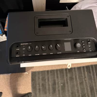 Fender Mustang LT25 25-Watt 1x8" Digital Modeling Guitar Combo 2019 - Present - Black image 2