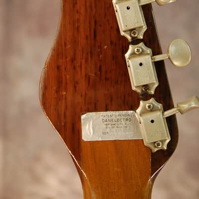 Video Demo 1967 Danelectro Coral Firefly Bass F2B4 Lipstick Pickups OrigVictoria Hardshell Case image 6
