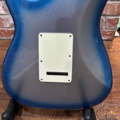2016 Fender American Elite Stratocaster with Ebony Fretboard 2016 - 2019 - Sky Burst Metallic image 4