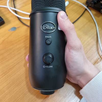 Blue Yeti Multipattern USB Microphone 2010s - Blackout image 1
