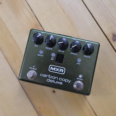 MXR M292 Carbon Copy Deluxe Analog Delay 2017 - Present - Green image 2