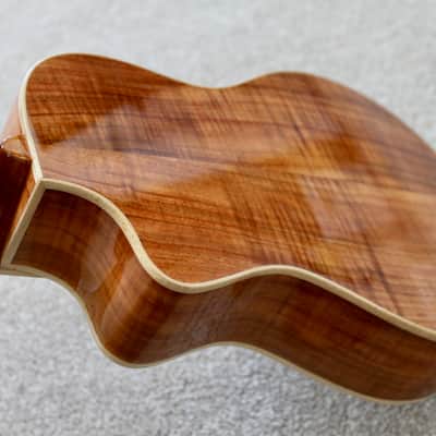 Big Island Ukulele Company K5A-CTU Artist Series 5A Curly Koa Concert Ukulele W / Carrying Case image 5