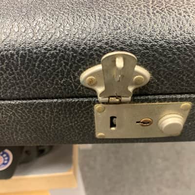 Fender Telecaster or other BASS Lefthanded Case 1965-67 - Black tolex image 6