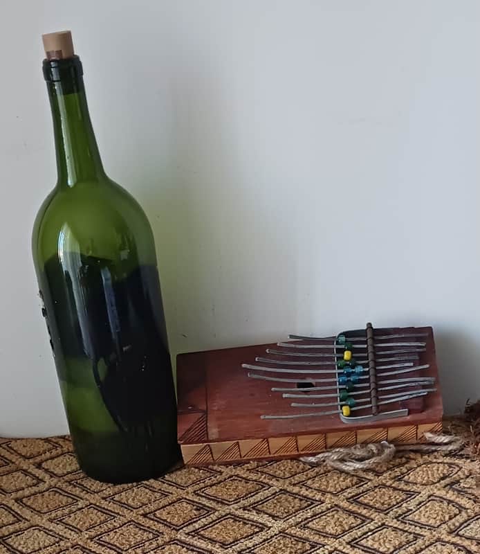 West/East African-style "thumb piano" (likembe) image 1
