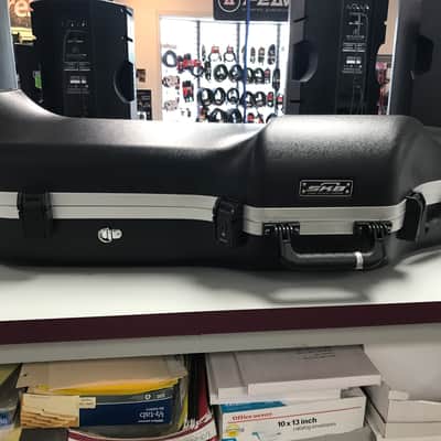 SKB 1SKB-455W Baritone Saxophone Case with Wheels