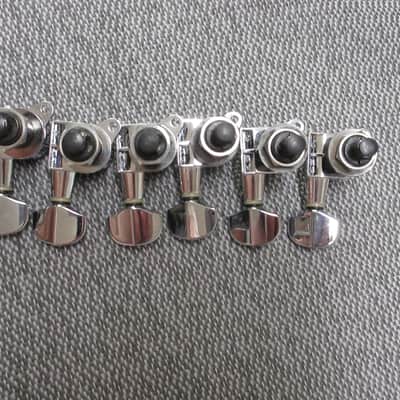 Planet Waves 6 In Line Locking RT Handed Tuners - Chrome image 3