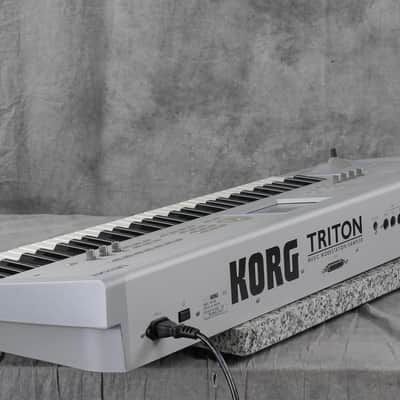 KORG TRITON 61-Key Music Workstation Synthesizer in Very Good condition image 19