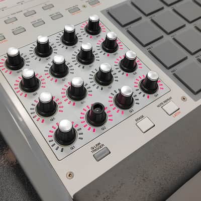 Akai MPC Renaissance Groove Production Studio 2012 - 2019 - Grey image 11